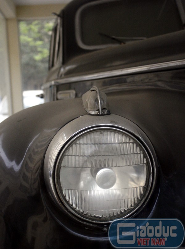 Đèn pha cỡ lớn được sử dụng trên xe
